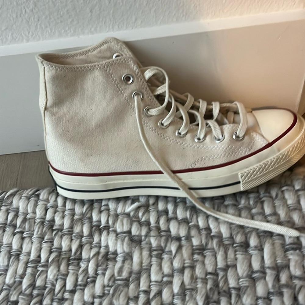 Cream color converse women’s size 9 or a men’s 7